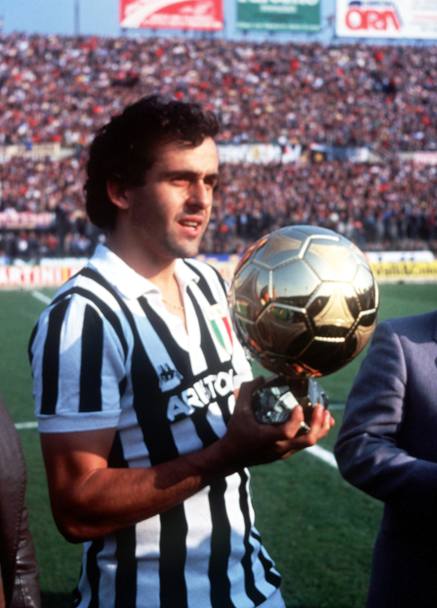 7 posto - Juventus 1985. Michel Platini con il pallone d&#39;oro. 